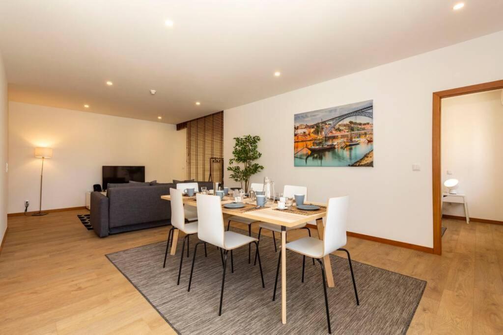 Eiffel Porto Apartment Bagian luar foto